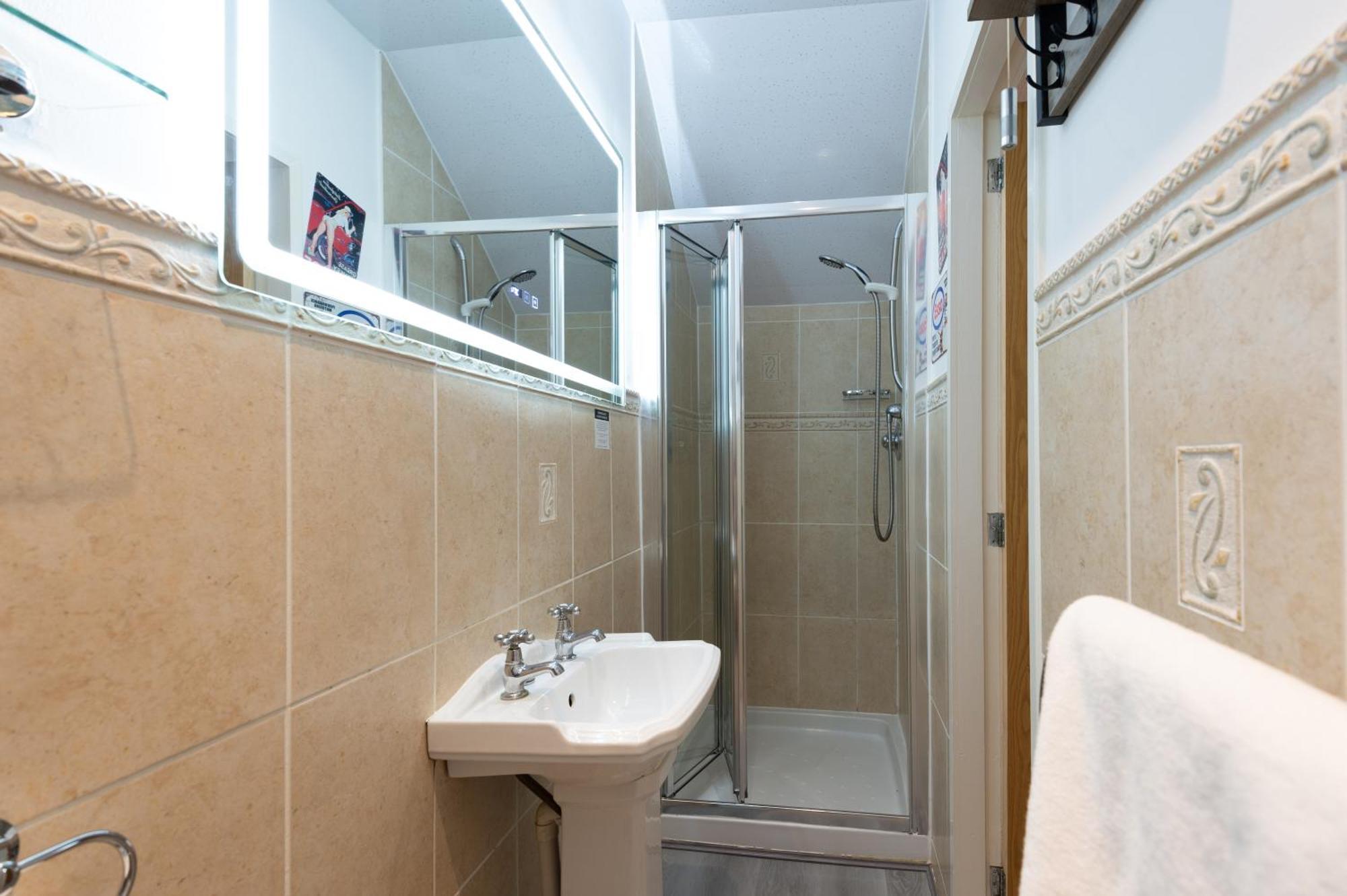 The Ambleside Apartments - Self Catering With Private Kitchen - Best For Location Zewnętrze zdjęcie