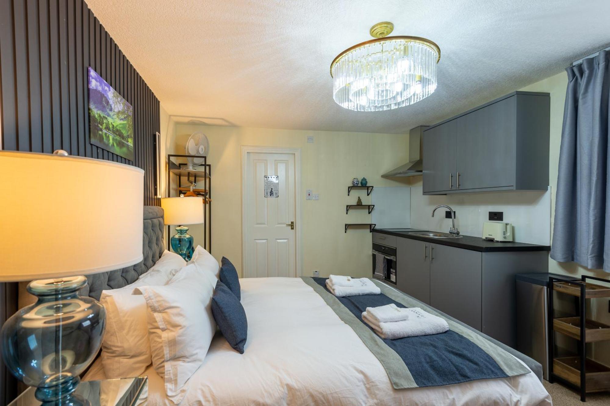 The Ambleside Apartments - Self Catering With Private Kitchen - Best For Location Zewnętrze zdjęcie