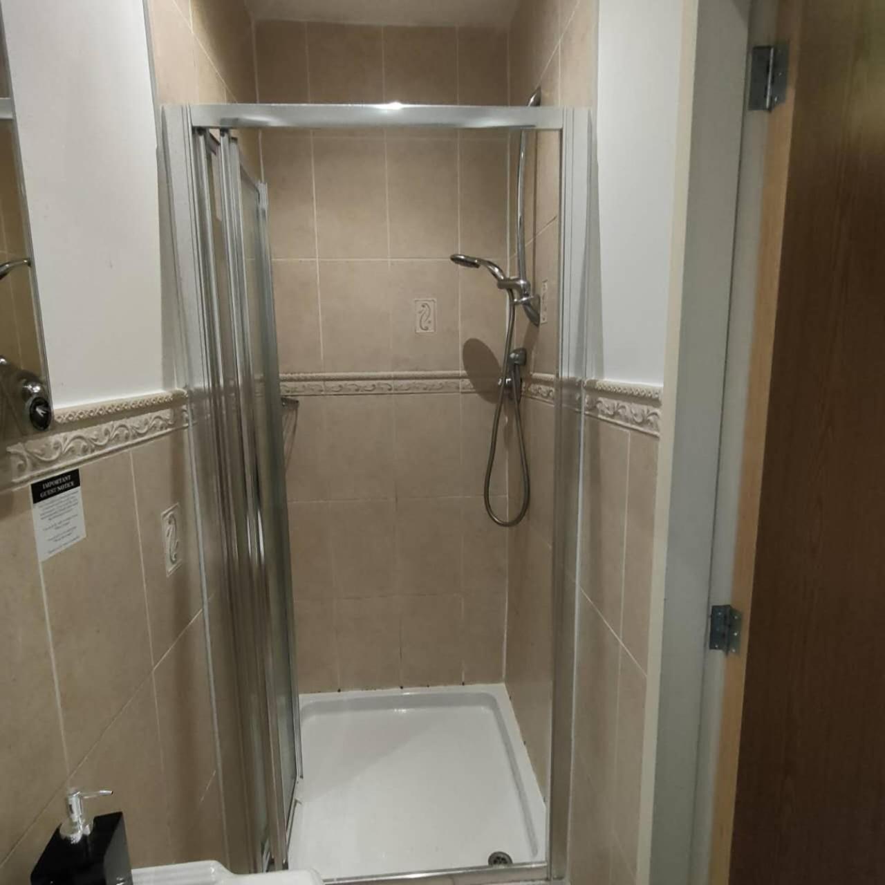 The Ambleside Apartments - Self Catering With Private Kitchen - Best For Location Zewnętrze zdjęcie