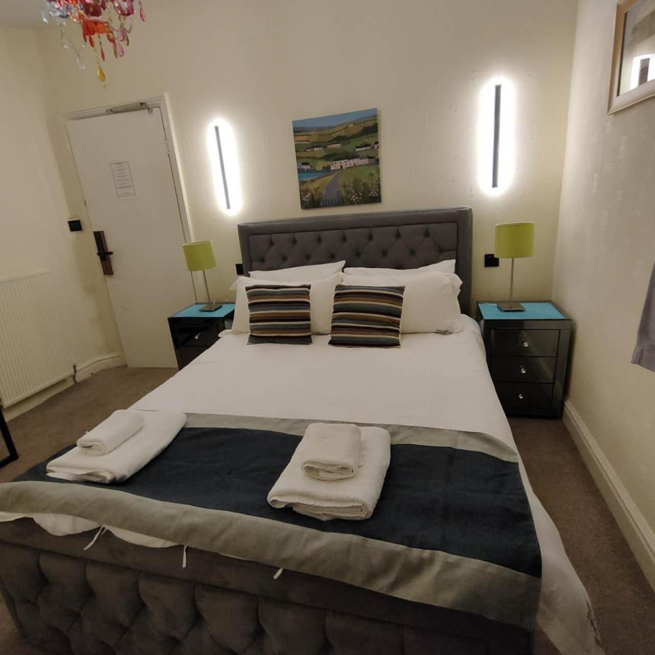 The Ambleside Apartments - Self Catering With Private Kitchen - Best For Location Zewnętrze zdjęcie