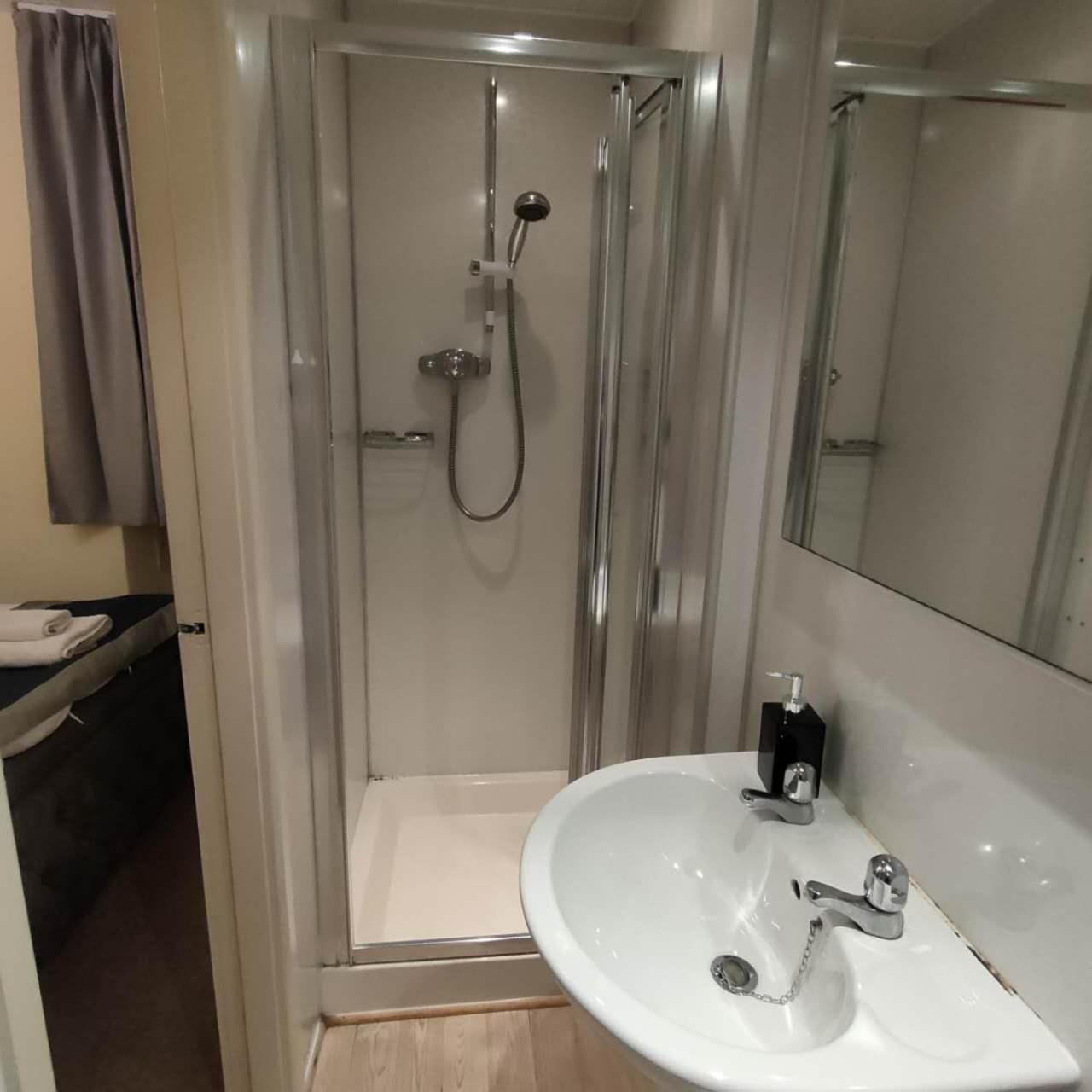 The Ambleside Apartments - Self Catering With Private Kitchen - Best For Location Zewnętrze zdjęcie